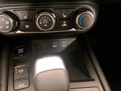 Certified 2025 Nissan Kicks SV w/ SV Premium Package AWD/4WD image 31