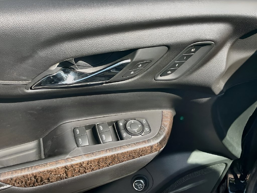 Used 2023 GMC Acadia Denali w/ Black Diamond Edition FWD image 18