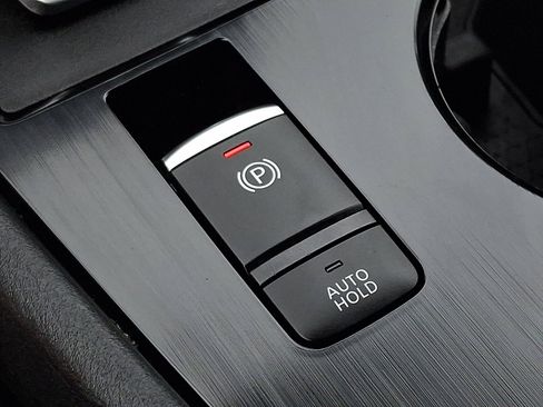 Used 2025 Nissan Rogue SV image 25