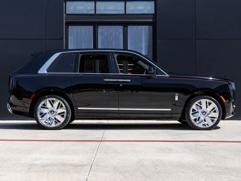 Used 2025 Rolls-Royce Cullinan image 12