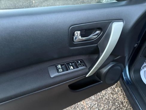 Used 2013 Nissan Rogue S image 32