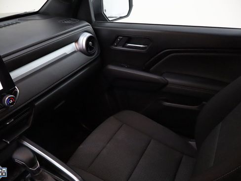 Used 2024 Chevrolet Colorado LT w/ LT Convenience Package image 24