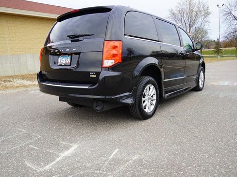 Used 2018 Dodge Grand Caravan SXT image 8