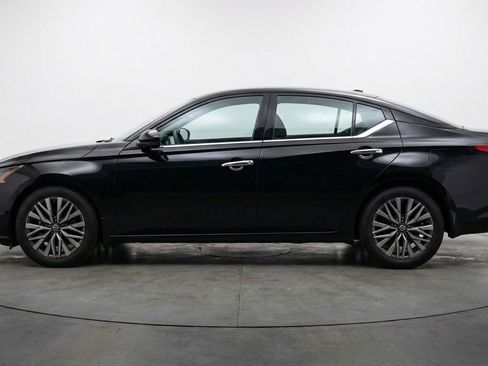 Used 2025 Nissan Altima 2.5 SV FWD image 5