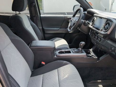 Used 2022 Toyota Tacoma TRD Off-Road AWD/4WD image 26