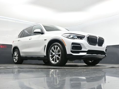 Certified 2022 BMW X5 xDrive45e w/ Premium Package image 47