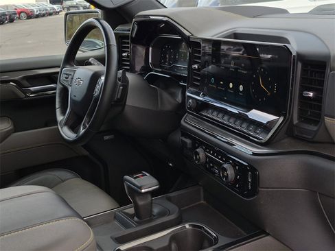 Used 2024 Chevrolet Silverado 1500 ZR2 w/ Technology Package image 13