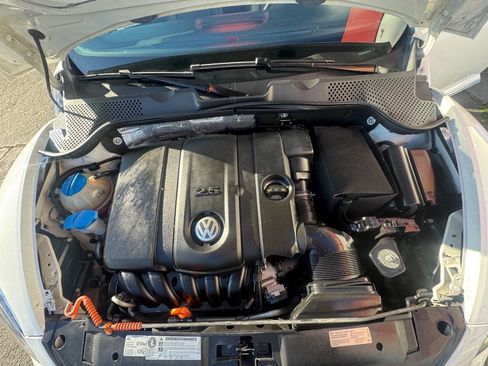 Used 2012 Volkswagen Beetle 2.5 image 21