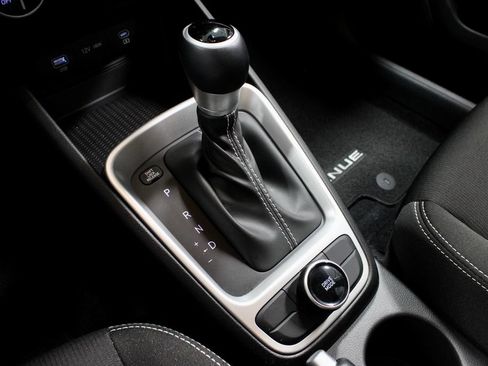 Certified 2024 Hyundai Venue SEL FWD image 34