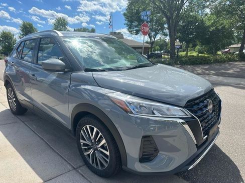Used 2023 Nissan Kicks SV FWD image 2