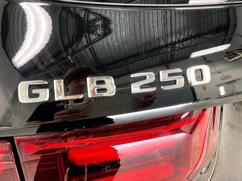 New 2025 Mercedes-Benz GLB 250 4MATIC image 15