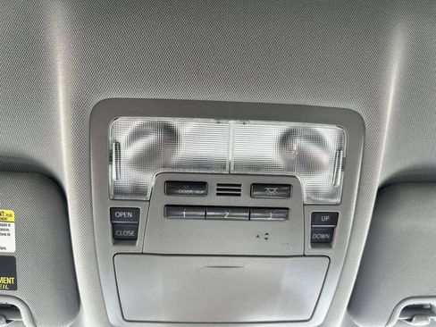 Used 2019 Toyota Highlander SE AWD/4WD image 39
