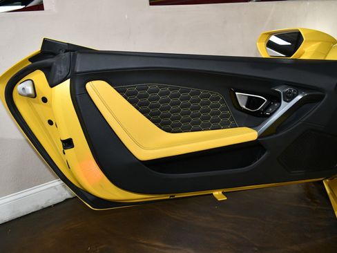 Used 2018 Lamborghini Huracan LP 580-2 image 44