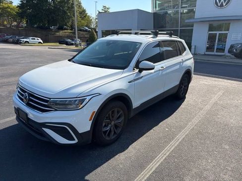 Used 2024 Volkswagen Tiguan SE AWD/4WD image 4