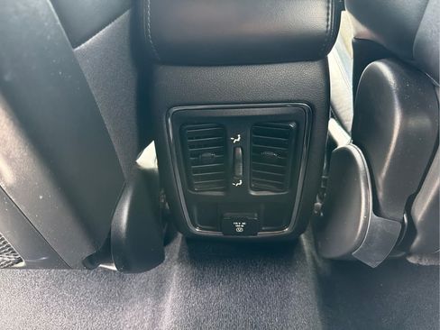 Used 2021 Jeep Grand Cherokee Laredo X RWD image 30