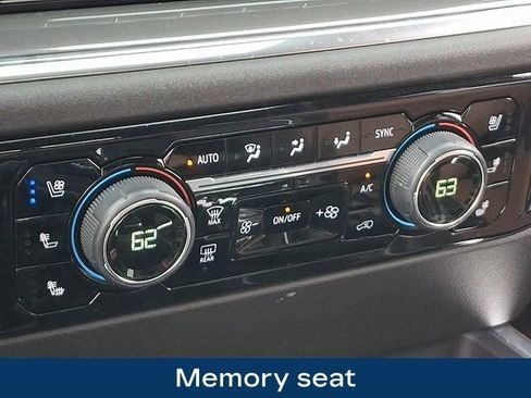 Used 2025 Chevrolet Silverado 1500 High Country w/ Technology Package AWD/4WD image 19