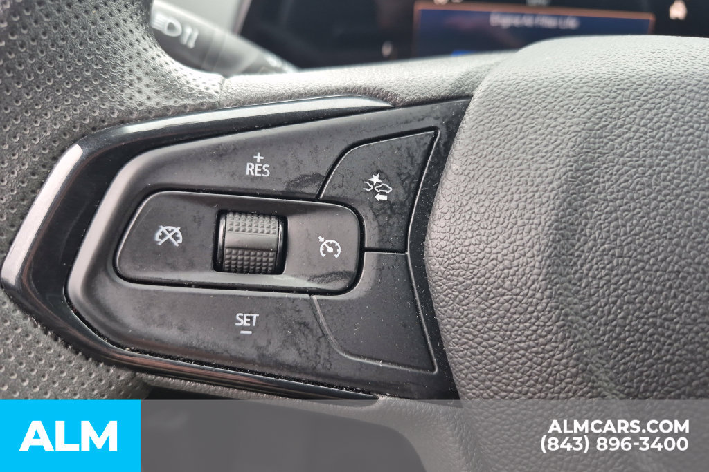 Used 2025 Chevrolet Trax LT FWD image 31