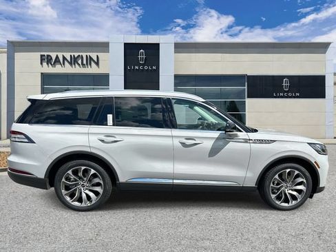 New 2027 Lincoln Aviator AWD image 8