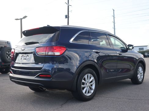 Used 2018 Kia Sorento FWD image 4