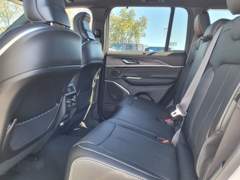 New 2025 Jeep Grand Cherokee Overland image 4