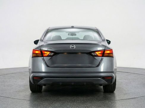 Used 2025 Nissan Altima 2.5 SV FWD image 7