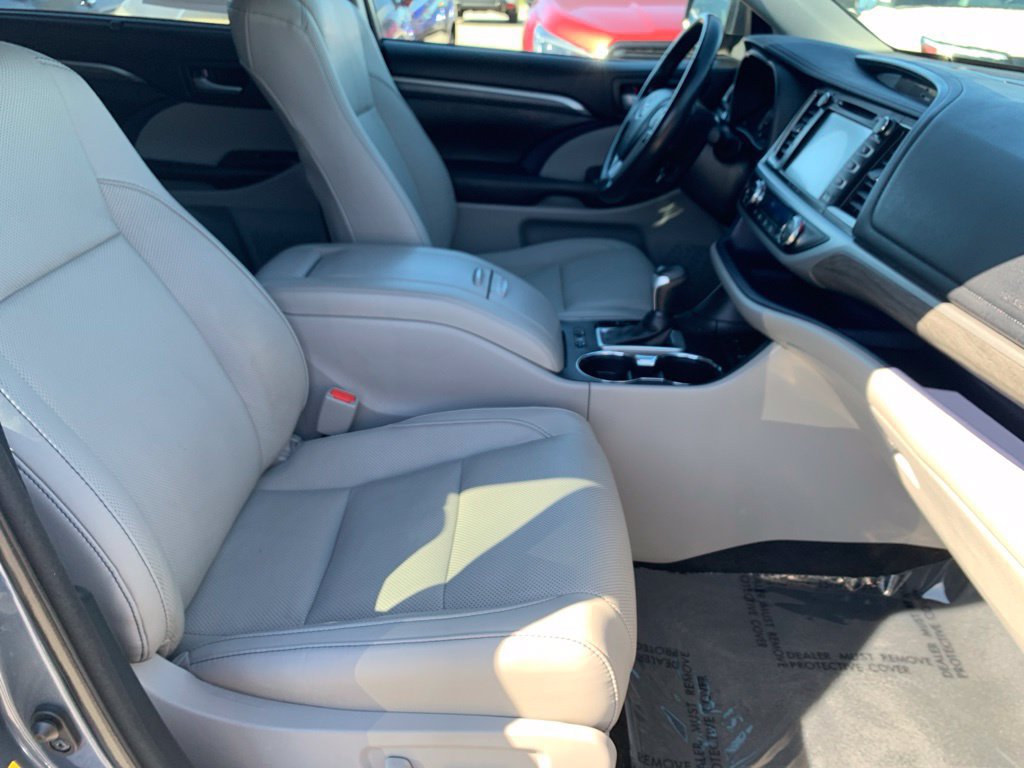Used 2017 Toyota Highlander Limited Platinum w/ Carpet Mat Package AWD/4WD image 21