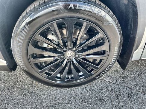 Used 2024 Toyota Highlander XSE FWD image 19
