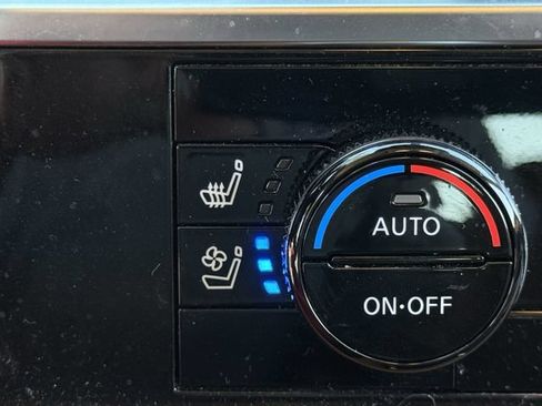 Used 2024 Nissan Pathfinder Platinum w/ Lighting Package (N93) FWD image 24