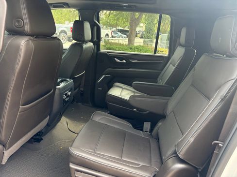 Used 2024 GMC Yukon XL Denali AWD/4WD image 7