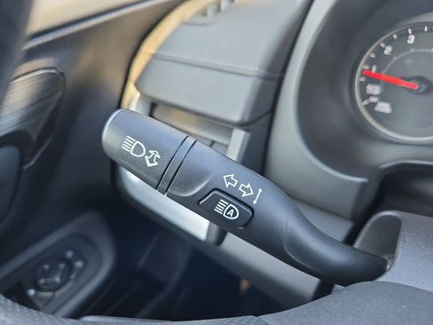 Used 2024 GMC Terrain SLE image 25