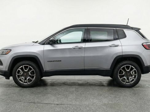 Used 2025 Jeep Compass Trailhawk image 5