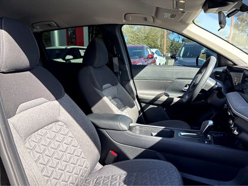 Used 2025 Nissan Kicks SV image 11