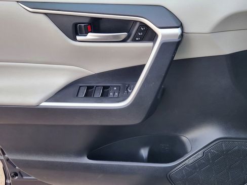 Used 2023 Toyota RAV4 XLE Premium image 22