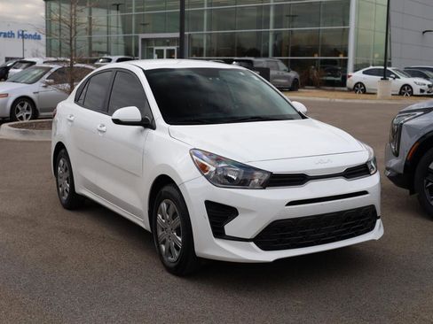 Used 2022 Kia Rio LX image 2