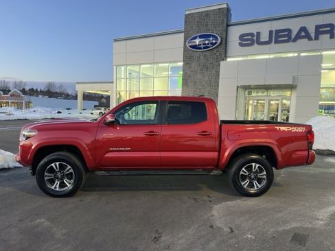 Used 2019 Toyota Tacoma TRD Sport image 9