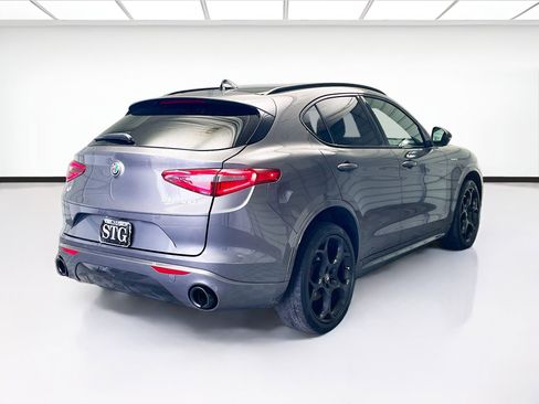 Used 2022 Alfa Romeo Stelvio Veloce image 4