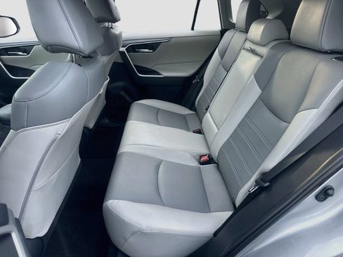 Used 2019 Toyota RAV4 XLE Premium FWD image 21