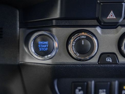 Used 2022 Toyota Tacoma TRD Off-Road w/ Technology Package AWD/4WD image 21