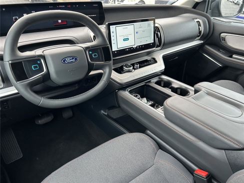 Certified 2025 Ford Expedition Active image 22