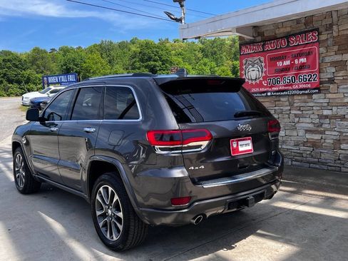 Used 2017 Jeep Grand Cherokee Overland w/ Jeep Active Safety Group image 7