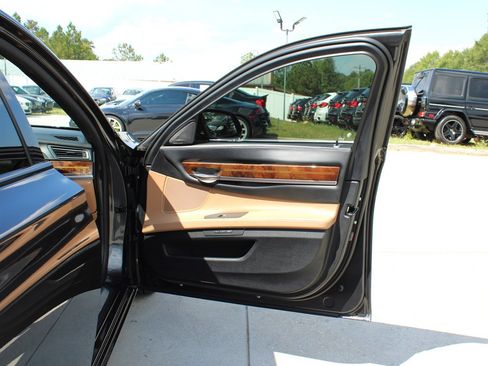 Used 2015 BMW 750Li xDrive image 31