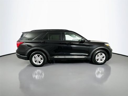 Used 2024 Ford Explorer XLT w/ Equipment Group 202A AWD/4WD image 17