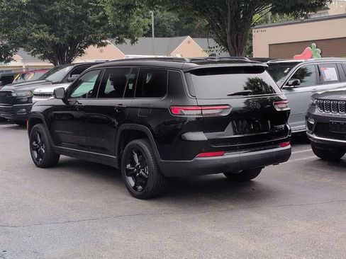 Used 2023 Jeep Grand Cherokee L Limited w/ Black Appearance Package AWD/4WD image 5