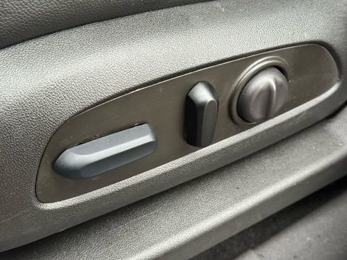 Used 2023 Chevrolet Equinox Premier image 29