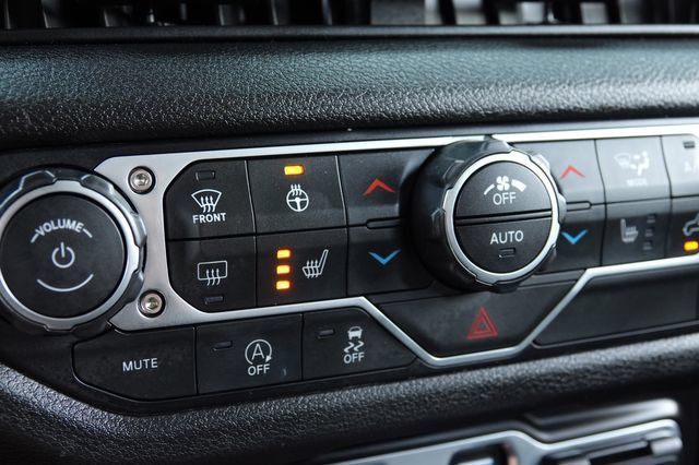 Used 2025 Jeep Wrangler Unlimited Sport AWD/4WD image 17