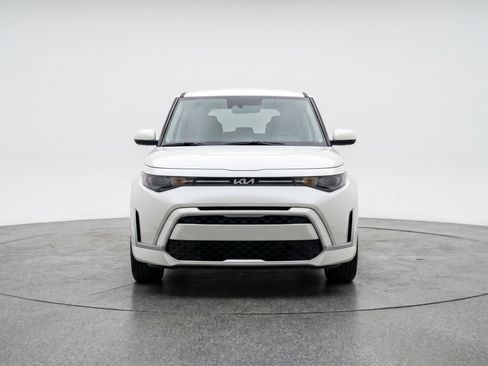 Used 2025 Kia Soul LX w/ LX Technology Package FWD image 2