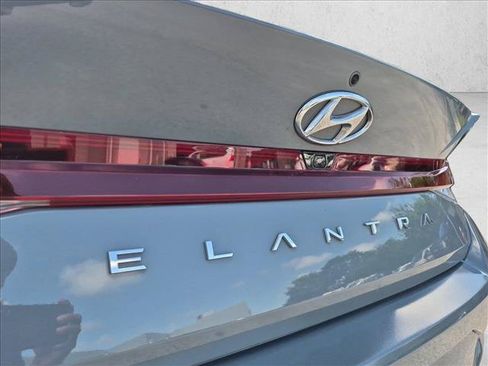 Used 2022 Hyundai Elantra SEL FWD image 7