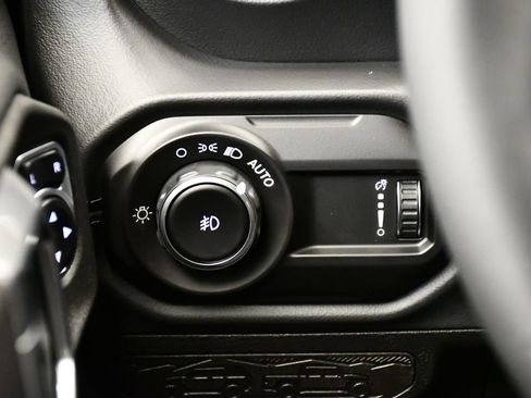 Used 2025 Jeep Wrangler Sahara image 20