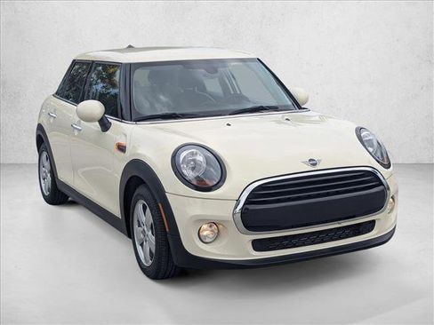 Used 2019 MINI Cooper 4-Door Hardtop image 3