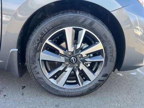 New 2025 Nissan Versa SV image 12